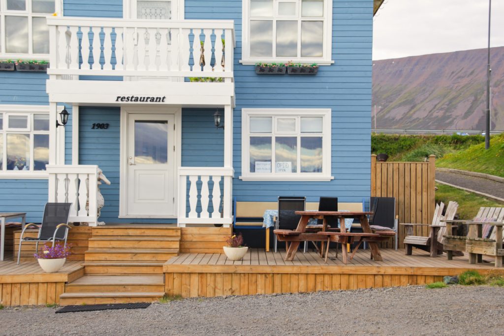Small Front Porch UK: 10 Stunning Ideas to Revamp Your Entryway - Money ...