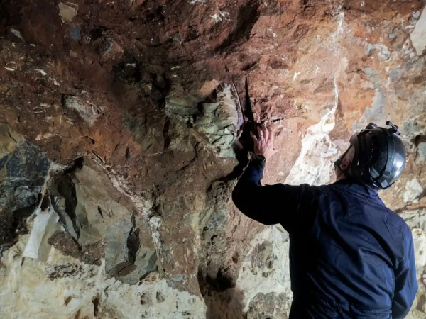 paul esser bones cave