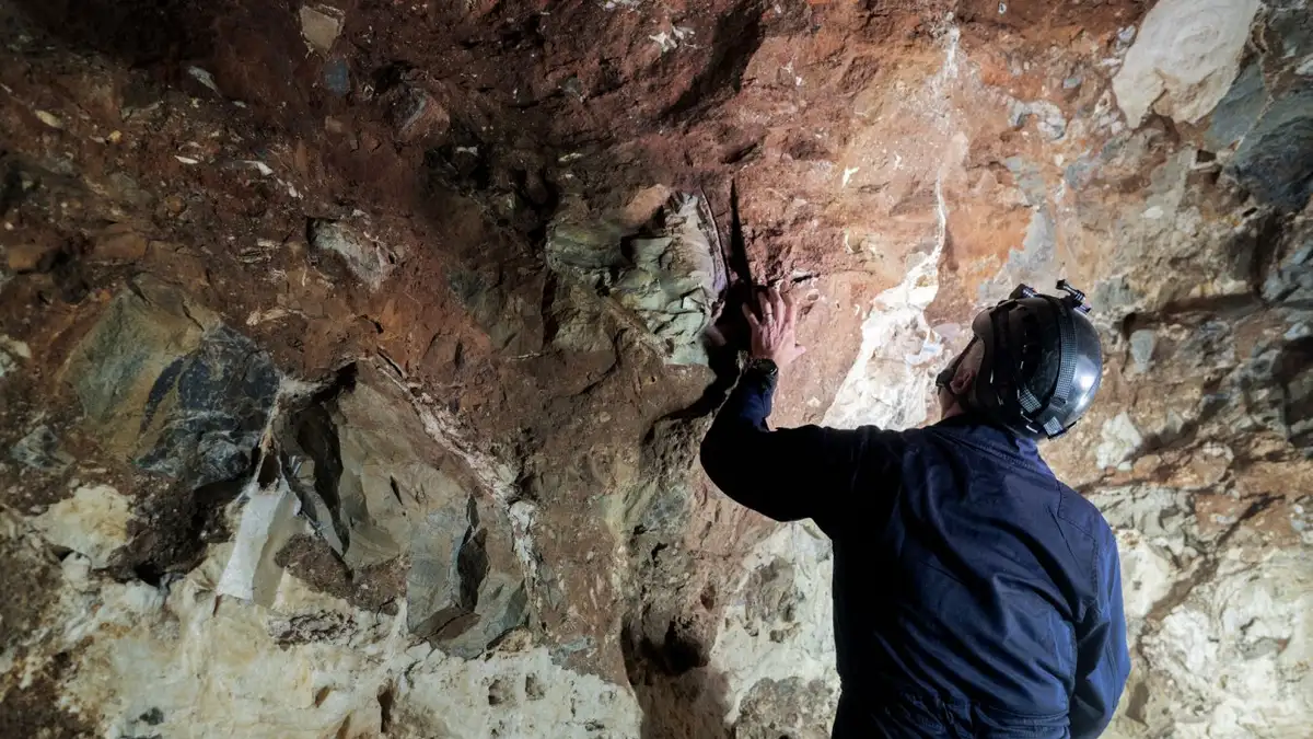 paul esser bones cave